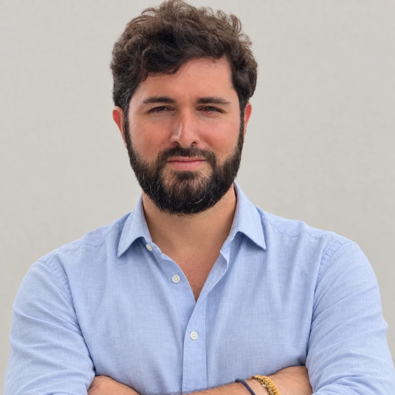 Emilio Cabrera, escritor y preparador de opositores